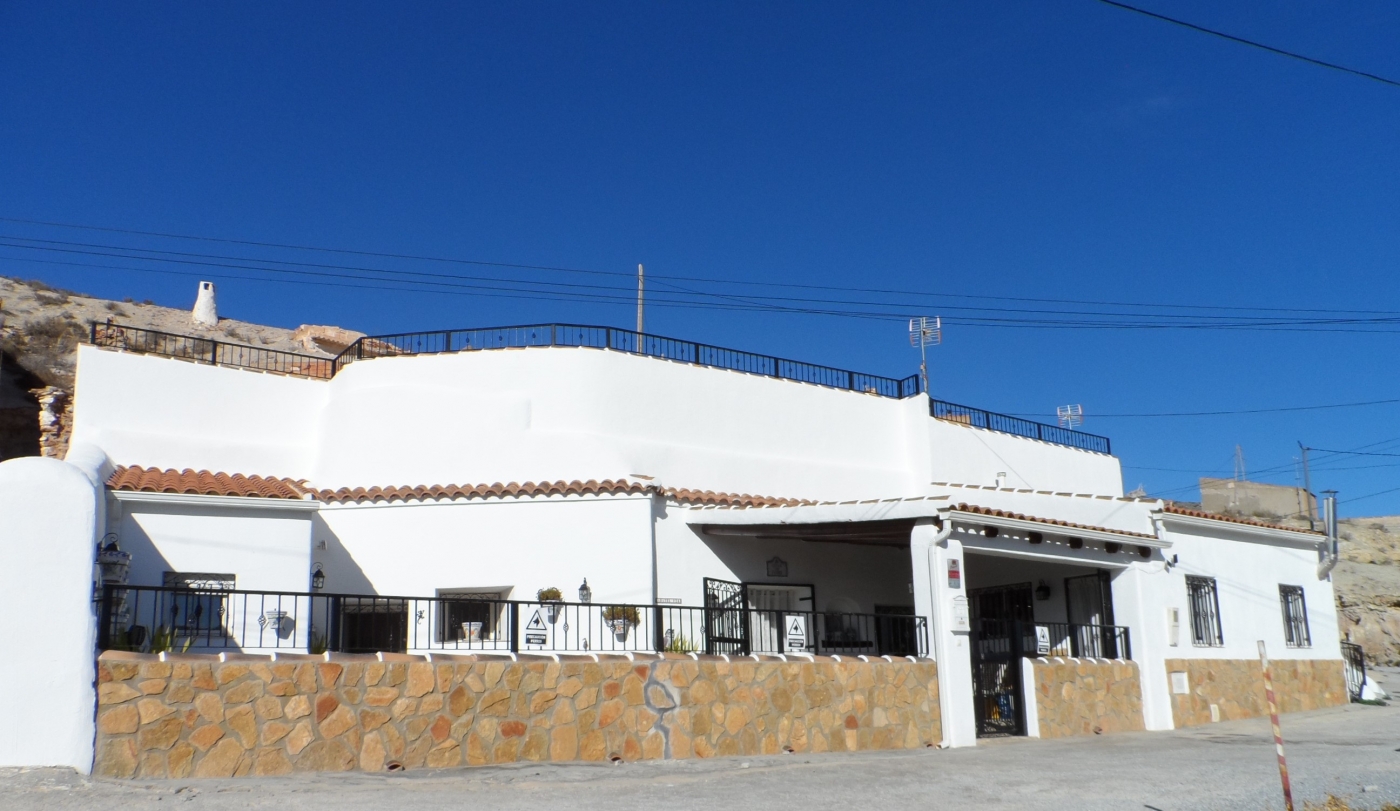 4 bed Cave House FOR SALE in Zujar The Property Group TPG569