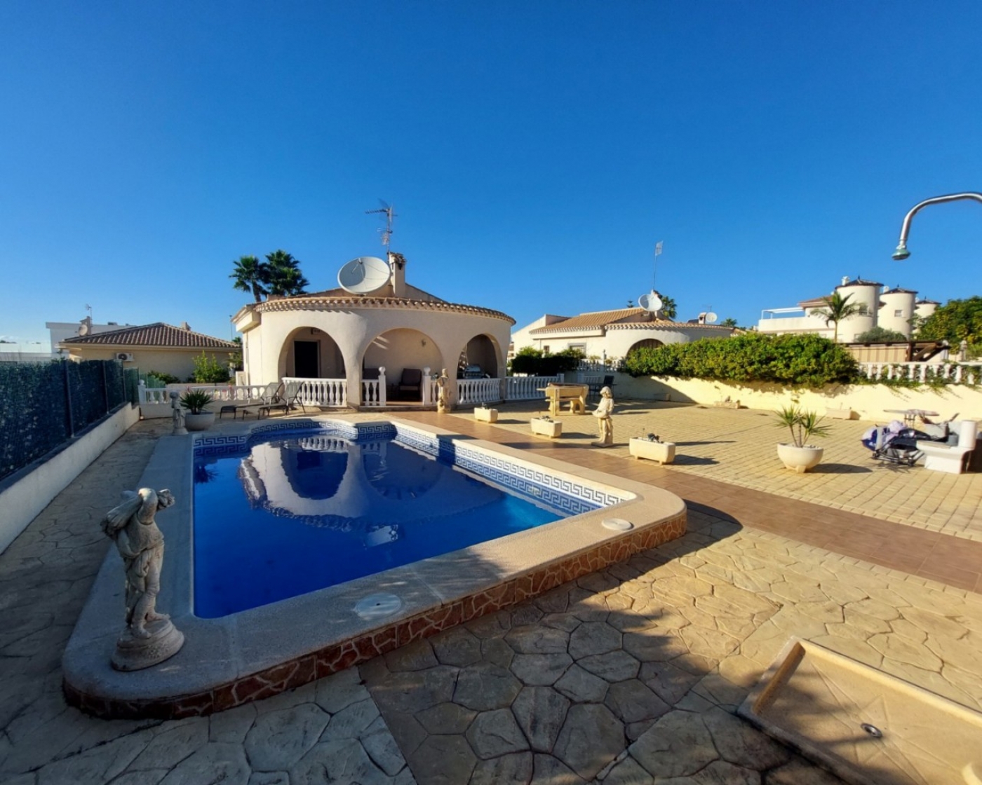 5 bed Villa FOR SALE in La Marina, San Fulgencio The Property Group