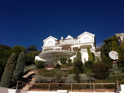6 Bed Townhouse for sale in Altos de los Monteros, Málaga, Spain