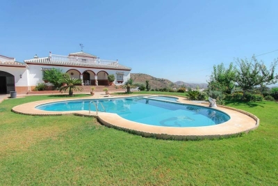 Se vende Villa en Guaro, Málaga, España