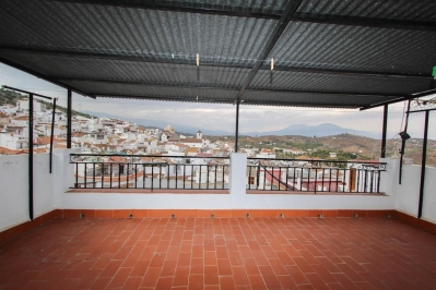 4 Bed Townhouse for sale in Guaro, Málaga, Spain