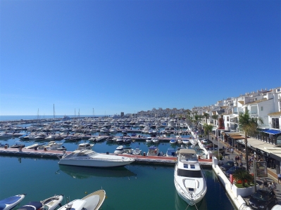 Se vende Apartamento en Puerto Banús, Málaga, España