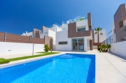 Villa for sale in El Raso