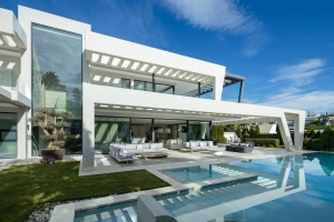 STUNNING MODERN VILLA WITH PRIME LOCATION IN NUEVA ANDALUCIA