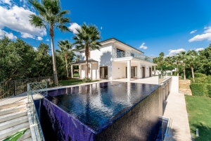 LUXURIOUS VILLA FOR SALE IN PRESTIGIOUS AREA